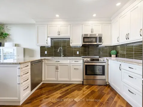 75 Graydon Hall Manor Toronto ON M3A 3M5