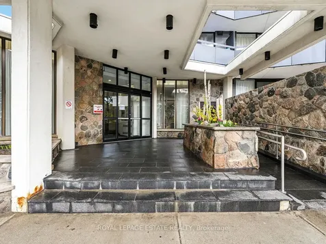 75 Graydon Hall Manor Toronto ON M3A 3M5
