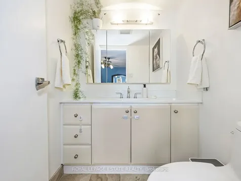 75 Graydon Hall Manor Toronto ON M3A 3M5
