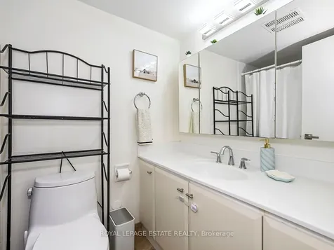 75 Graydon Hall Manor Toronto ON M3A 3M5
