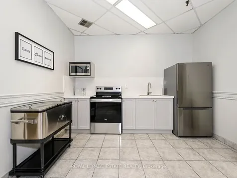 75 Graydon Hall Manor Toronto ON M3A 3M5