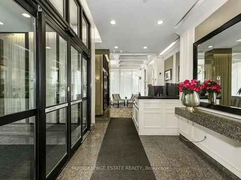 75 Graydon Hall Manor Toronto ON M3A 3M5