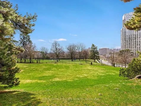 75 Graydon Hall Manor Toronto ON M3A 3M5