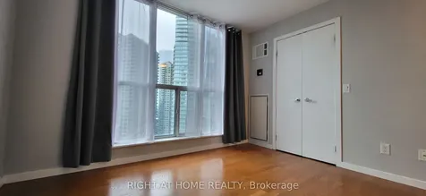 8 York Street Toronto ON M5J 2Y2