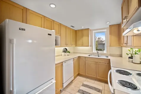 645 Millwood Road Toronto ON M4S 1L1