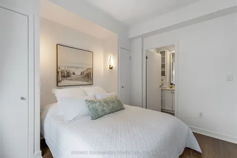 9 Spadina Avenue Toronto ON M5V 3V5