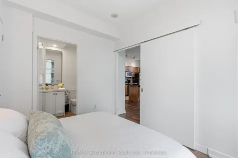 9 Spadina Avenue Toronto ON M5V 3V5