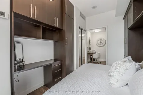 9 Spadina Avenue Toronto ON M5V 3V5