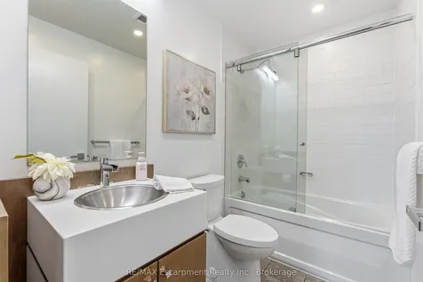 9 Spadina Avenue Toronto ON M5V 3V5