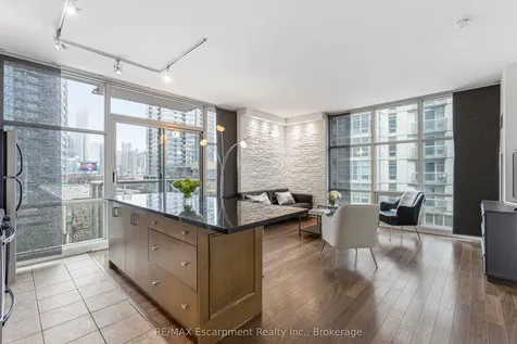 9 Spadina Avenue Toronto ON M5V 3V5
