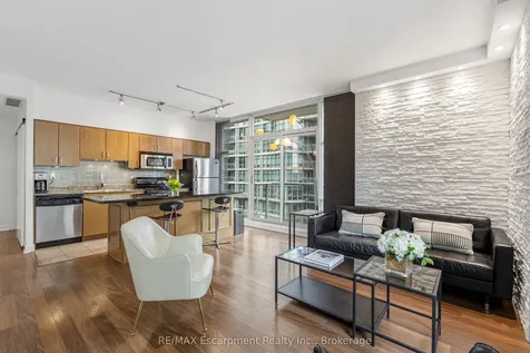 9 Spadina Avenue Toronto ON M5V 3V5