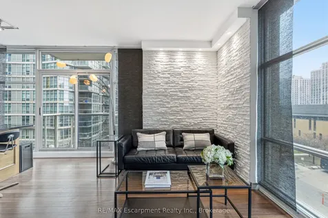 9 Spadina Avenue Toronto ON M5V 3V5