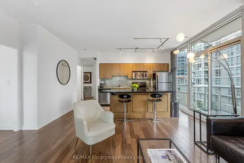 9 Spadina Avenue Toronto ON M5V 3V5