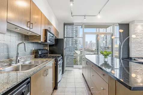 9 Spadina Avenue Toronto ON M5V 3V5