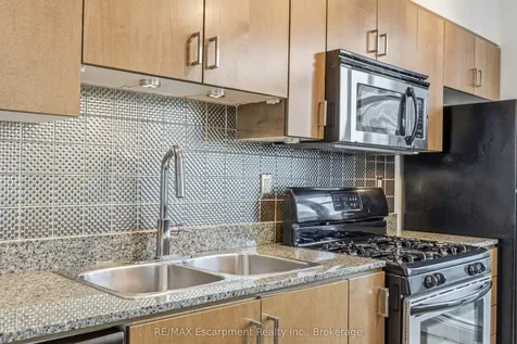 9 Spadina Avenue Toronto ON M5V 3V5