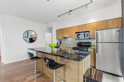 9 Spadina Avenue Toronto ON M5V 3V5