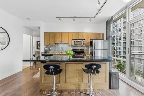 9 Spadina Avenue Toronto ON M5V 3V5