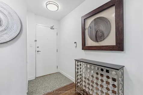 9 Spadina Avenue Toronto ON M5V 3V5