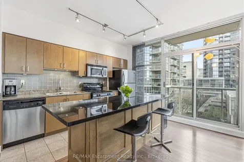 9 Spadina Avenue Toronto ON M5V 3V5