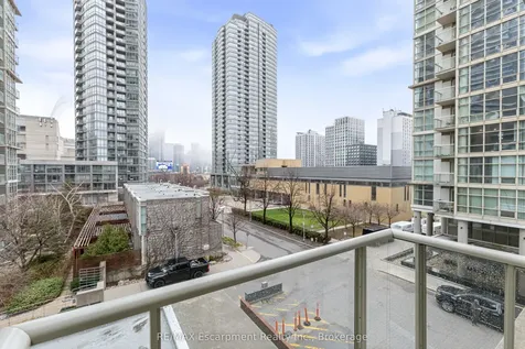 9 Spadina Avenue Toronto ON M5V 3V5