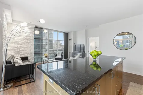 9 Spadina Avenue Toronto ON M5V 3V5