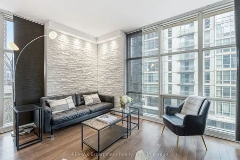 9 Spadina Avenue Toronto ON M5V 3V5