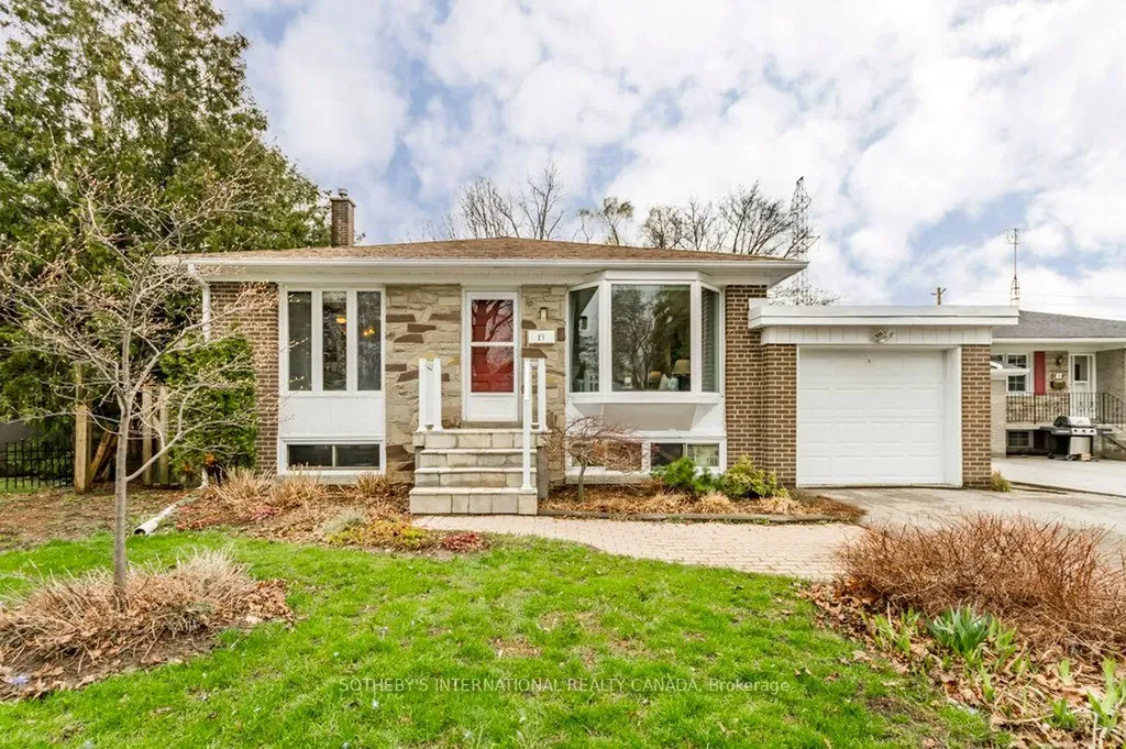 21 Summerside Crescent Toronto ON M2H 1W9