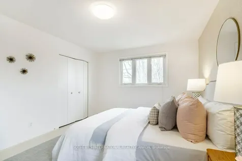 21 Summerside Crescent Toronto ON M2H 1W9