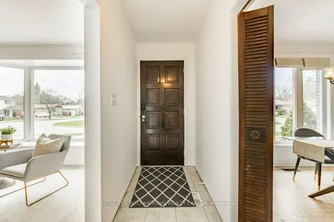 21 Summerside Crescent Toronto ON M2H 1W9