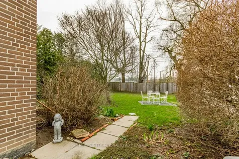 21 Summerside Crescent Toronto ON M2H 1W9