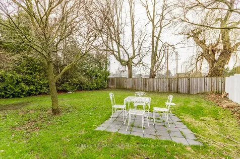 21 Summerside Crescent Toronto ON M2H 1W9