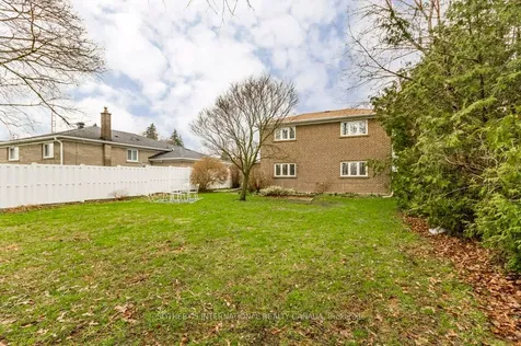 21 Summerside Crescent Toronto ON M2H 1W9