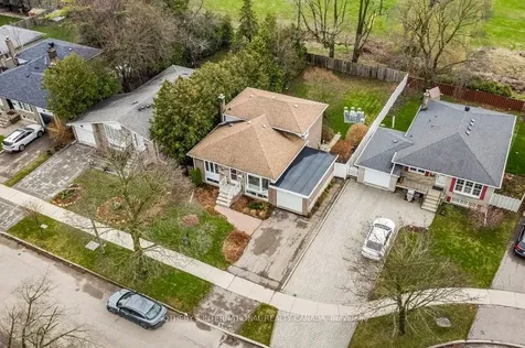 21 Summerside Crescent Toronto ON M2H 1W9