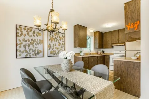 21 Summerside Crescent Toronto ON M2H 1W9