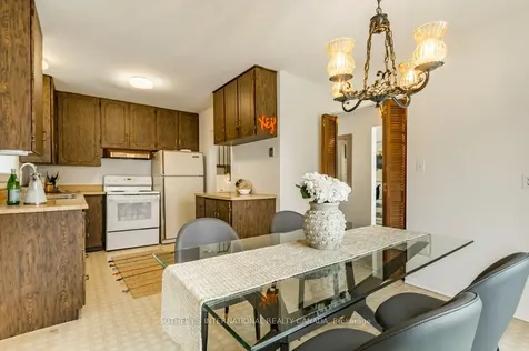 21 Summerside Crescent Toronto ON M2H 1W9
