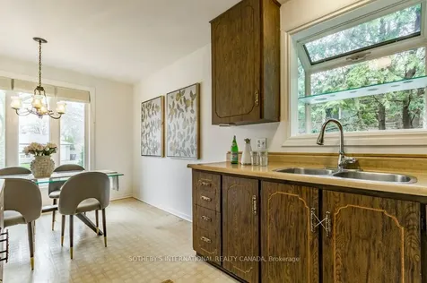 21 Summerside Crescent Toronto ON M2H 1W9
