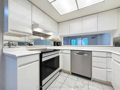 33 University Avenue Toronto ON M5J 2S7