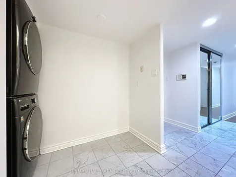 33 University Avenue Toronto ON M5J 2S7