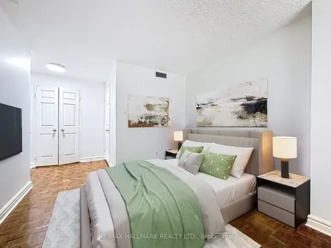 33 University Avenue Toronto ON M5J 2S7