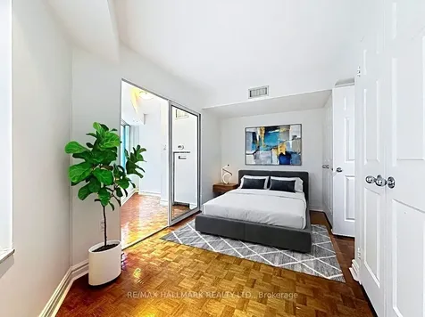 33 University Avenue Toronto ON M5J 2S7