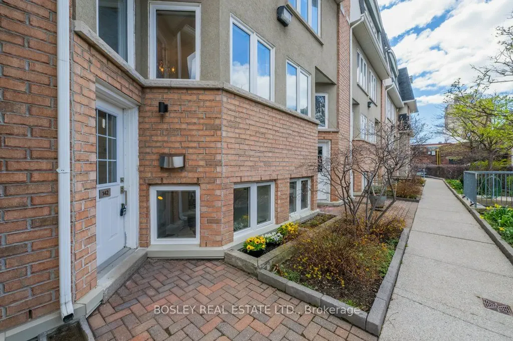 30 Merchant Lane Toronto ON M6P 4J6