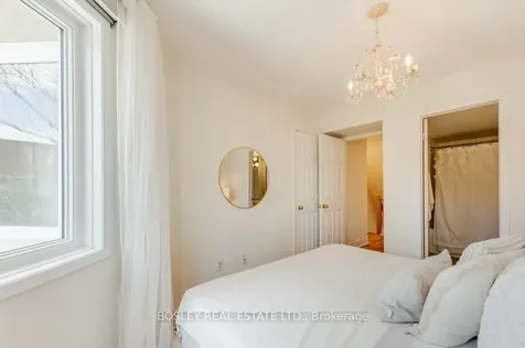 30 Merchant Lane Toronto ON M6P 4J6