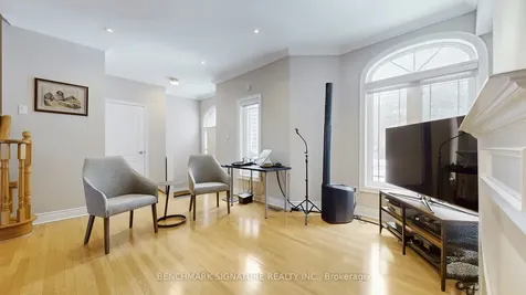 105 Doris Avenue Toronto ON M2N 4T2
