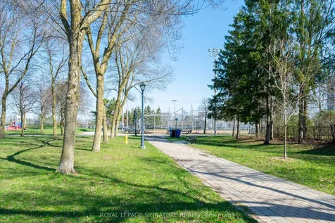 11 Eldora Avenue Toronto ON M2M 0B5