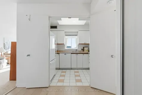 21 Overlea Boulevard Toronto ON M4H 1P2