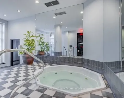 21 Overlea Boulevard Toronto ON M4H 1P2