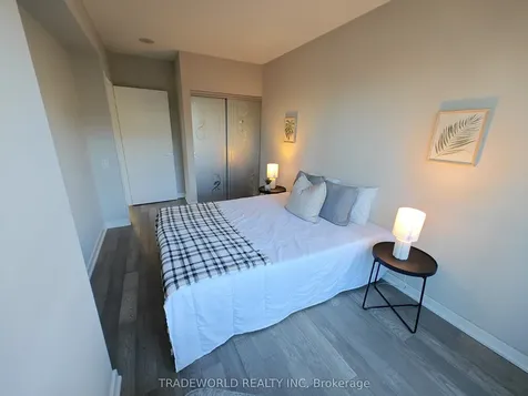 19 Singer Court Toronto ON M2K 0B2