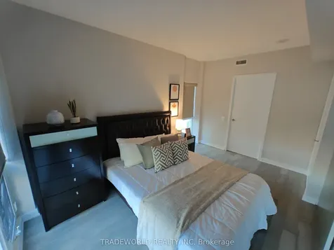 19 Singer Court Toronto ON M2K 0B2