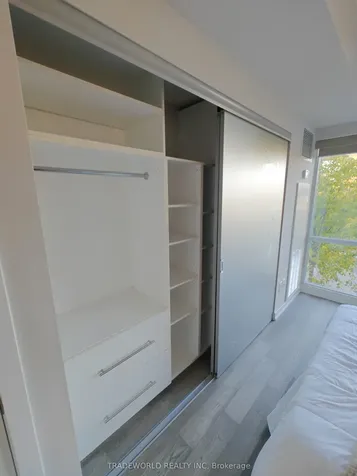 19 Singer Court Toronto ON M2K 0B2