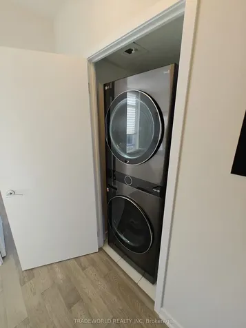 19 Singer Court Toronto ON M2K 0B2